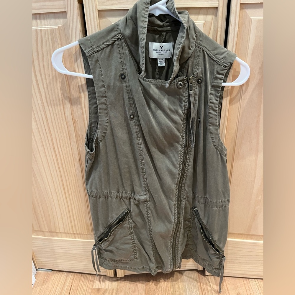 American eagle cargo vest